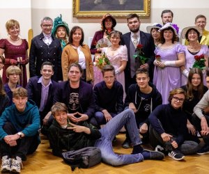 Pani Dyrektor, Nauczyciele i zespół techniczny - zdjęcie grupowe
